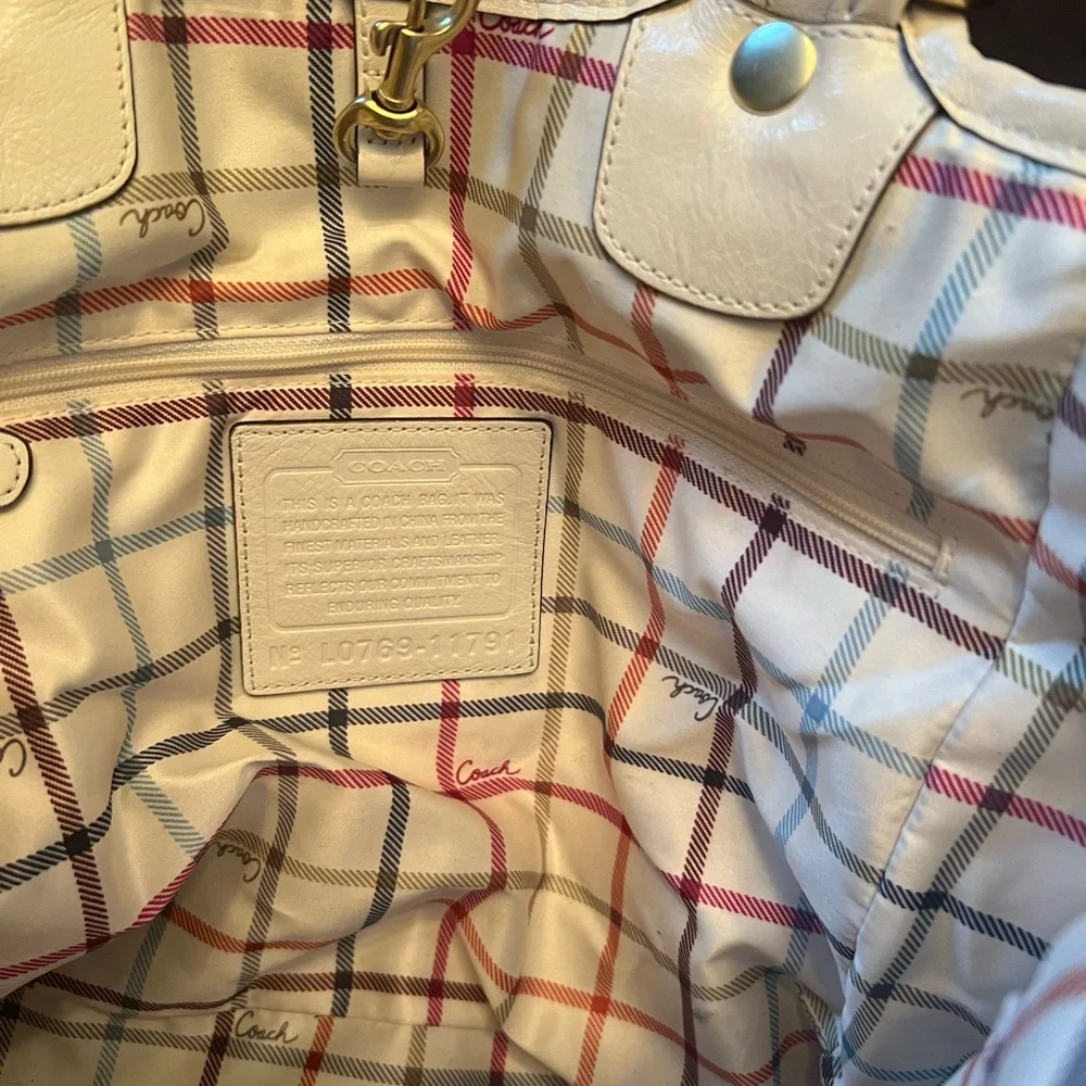 Authentic coach .  Like new , great condition. Has matching scarf tie on it. - Picture 3 of 5